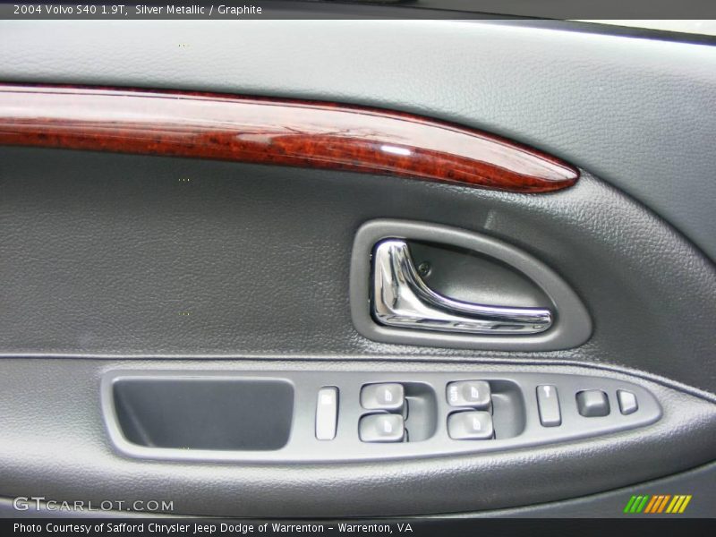 Silver Metallic / Graphite 2004 Volvo S40 1.9T