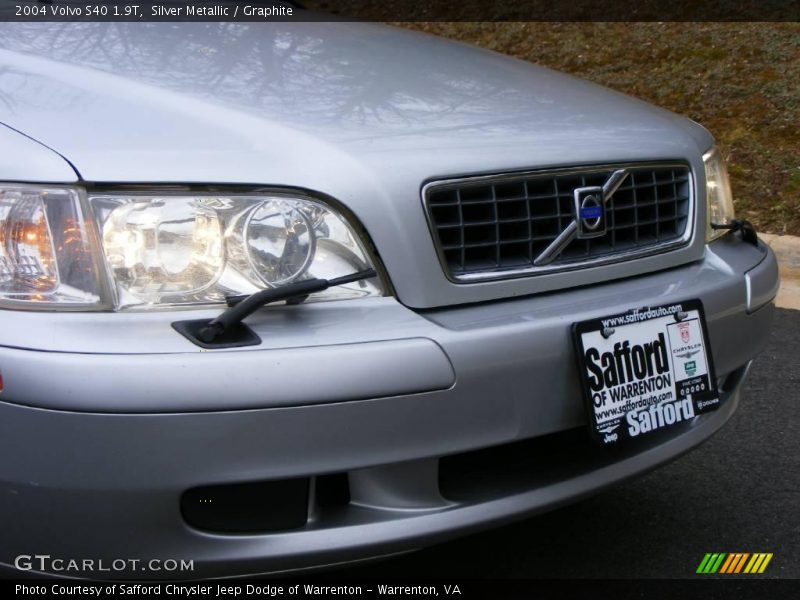 Silver Metallic / Graphite 2004 Volvo S40 1.9T