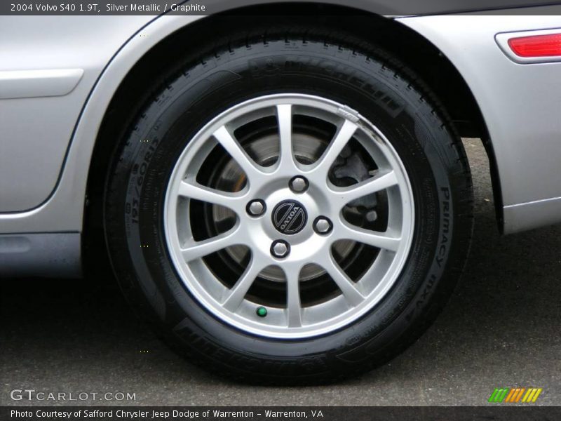 Silver Metallic / Graphite 2004 Volvo S40 1.9T
