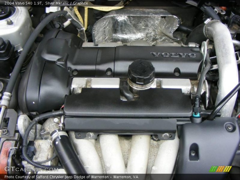 Silver Metallic / Graphite 2004 Volvo S40 1.9T