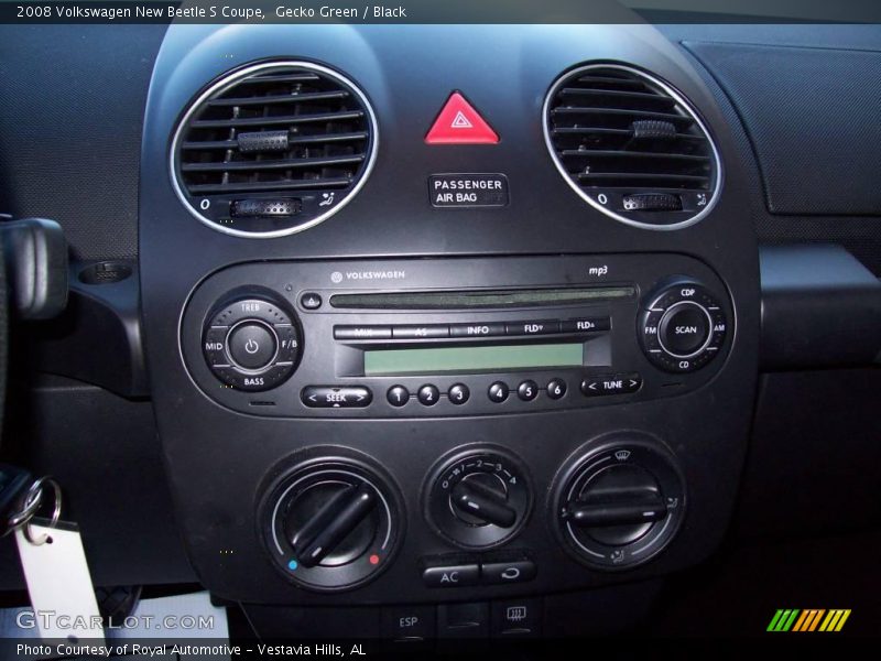 Gecko Green / Black 2008 Volkswagen New Beetle S Coupe