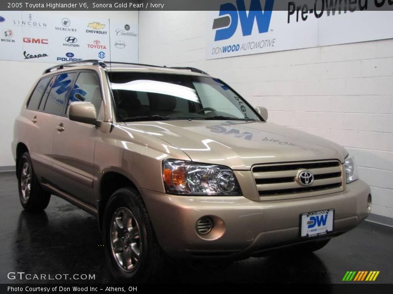 Sonora Gold Pearl / Ivory 2005 Toyota Highlander V6