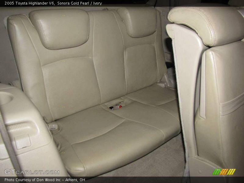 Sonora Gold Pearl / Ivory 2005 Toyota Highlander V6