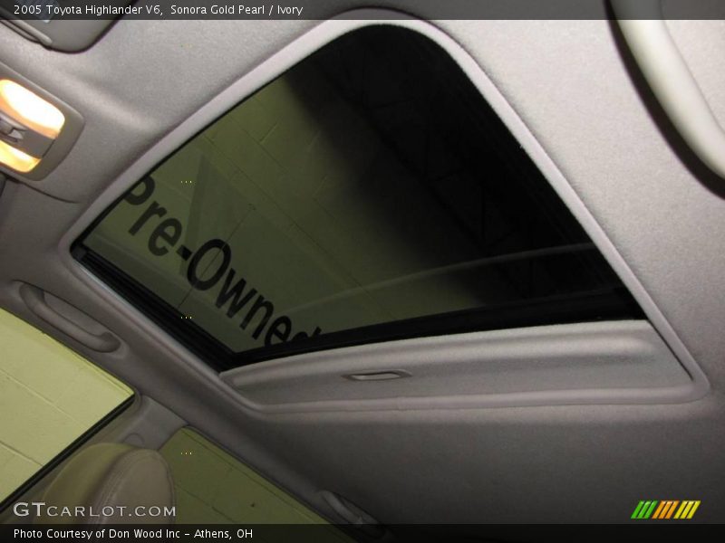 Sonora Gold Pearl / Ivory 2005 Toyota Highlander V6