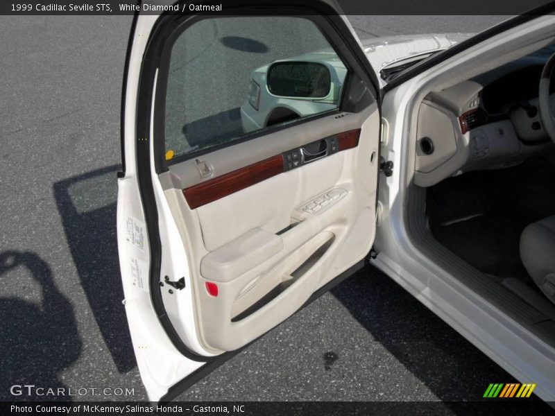 White Diamond / Oatmeal 1999 Cadillac Seville STS