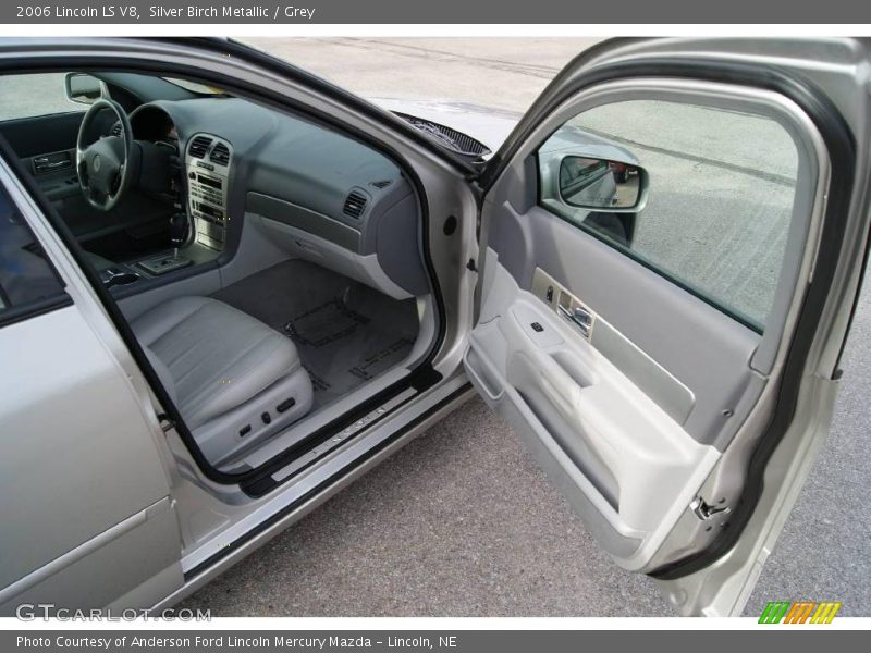 Silver Birch Metallic / Grey 2006 Lincoln LS V8