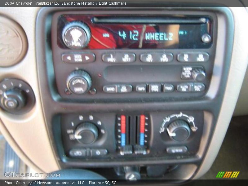 Sandstone Metallic / Light Cashmere 2004 Chevrolet TrailBlazer LS