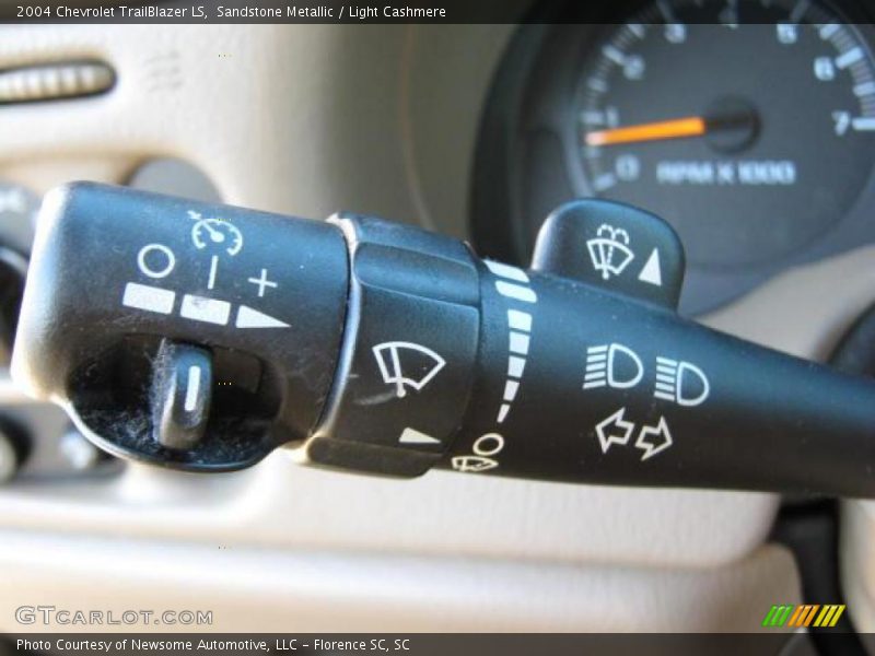 Sandstone Metallic / Light Cashmere 2004 Chevrolet TrailBlazer LS