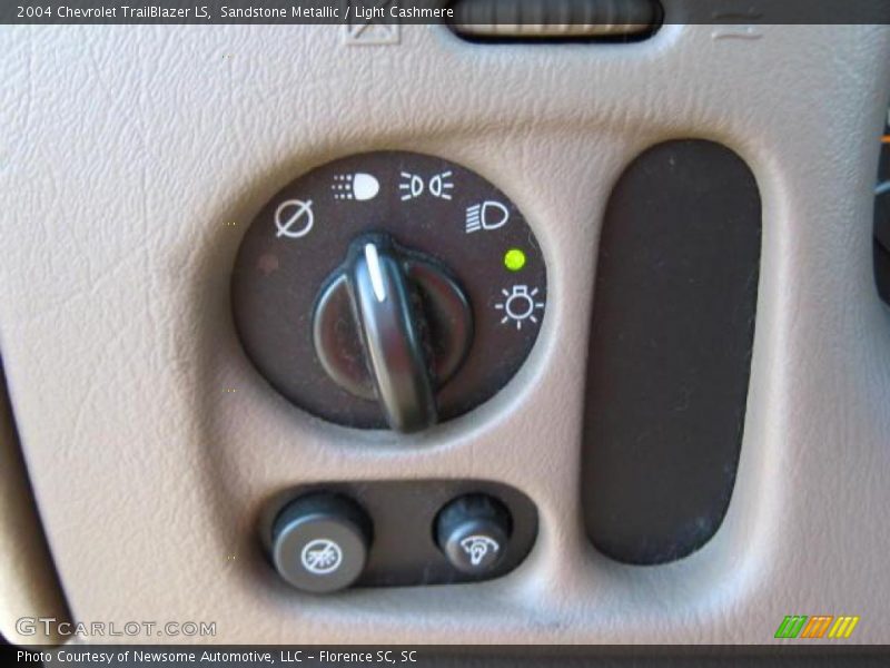 Sandstone Metallic / Light Cashmere 2004 Chevrolet TrailBlazer LS