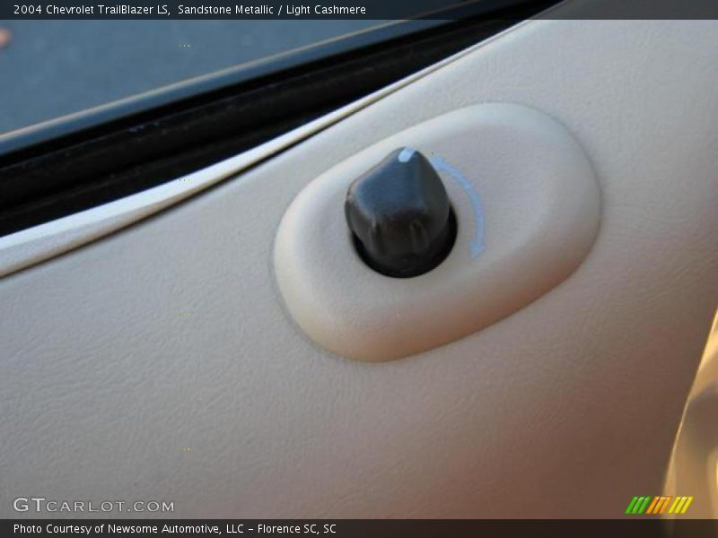 Sandstone Metallic / Light Cashmere 2004 Chevrolet TrailBlazer LS