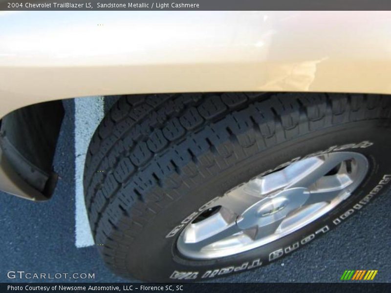 Sandstone Metallic / Light Cashmere 2004 Chevrolet TrailBlazer LS