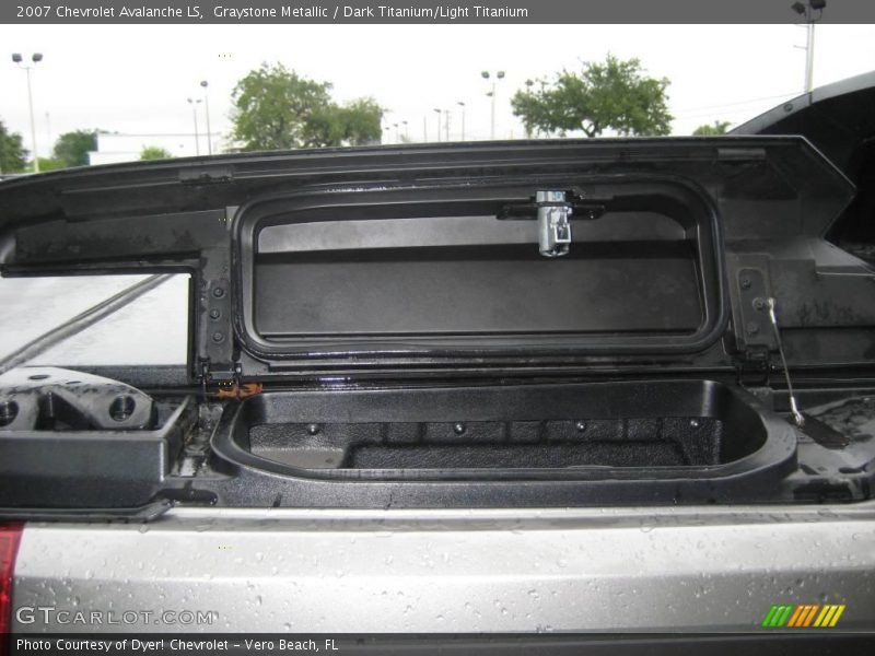 Graystone Metallic / Dark Titanium/Light Titanium 2007 Chevrolet Avalanche LS