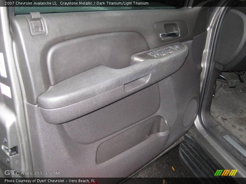 Graystone Metallic / Dark Titanium/Light Titanium 2007 Chevrolet Avalanche LS