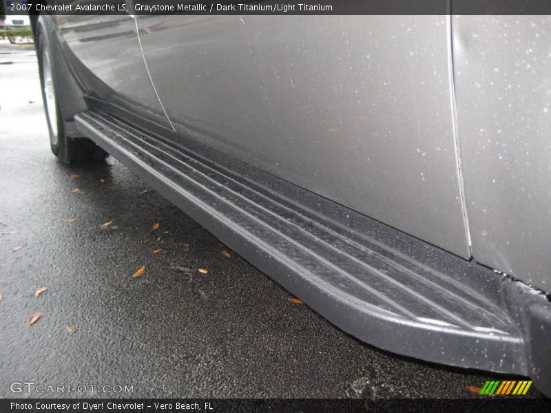 Graystone Metallic / Dark Titanium/Light Titanium 2007 Chevrolet Avalanche LS
