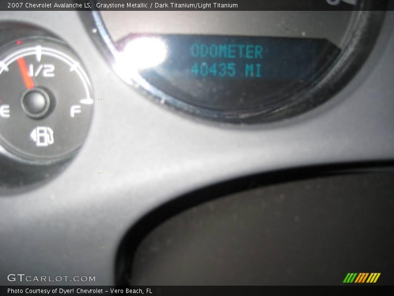 Graystone Metallic / Dark Titanium/Light Titanium 2007 Chevrolet Avalanche LS