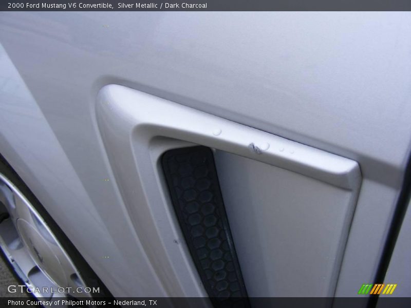 Silver Metallic / Dark Charcoal 2000 Ford Mustang V6 Convertible