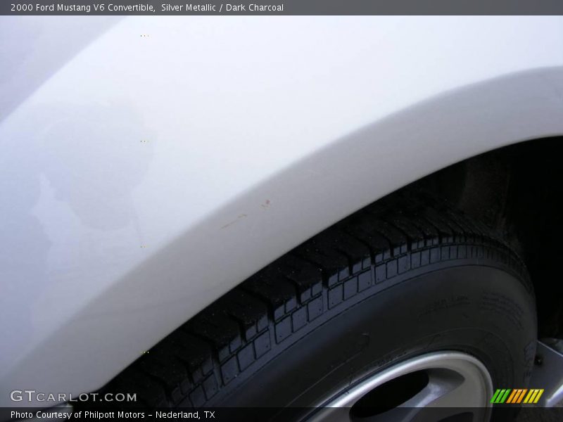 Silver Metallic / Dark Charcoal 2000 Ford Mustang V6 Convertible