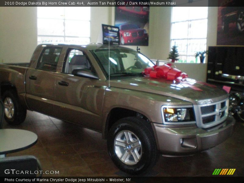 Austin Tan Pearl Coat / Dark Khaki/Medium Khaki 2010 Dodge Dakota Big Horn Crew Cab 4x4