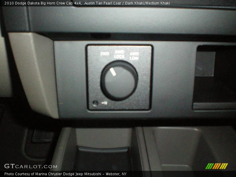 Austin Tan Pearl Coat / Dark Khaki/Medium Khaki 2010 Dodge Dakota Big Horn Crew Cab 4x4