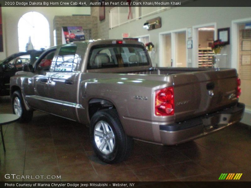 Austin Tan Pearl Coat / Dark Khaki/Medium Khaki 2010 Dodge Dakota Big Horn Crew Cab 4x4