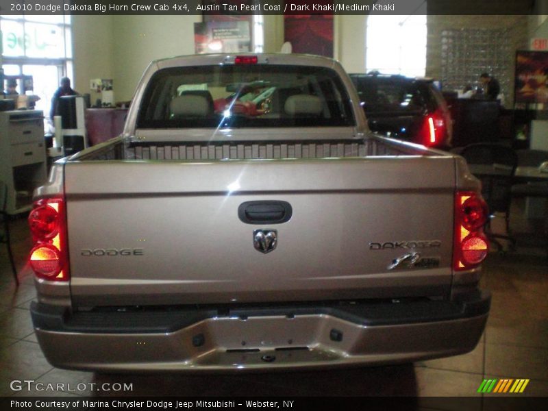 Austin Tan Pearl Coat / Dark Khaki/Medium Khaki 2010 Dodge Dakota Big Horn Crew Cab 4x4