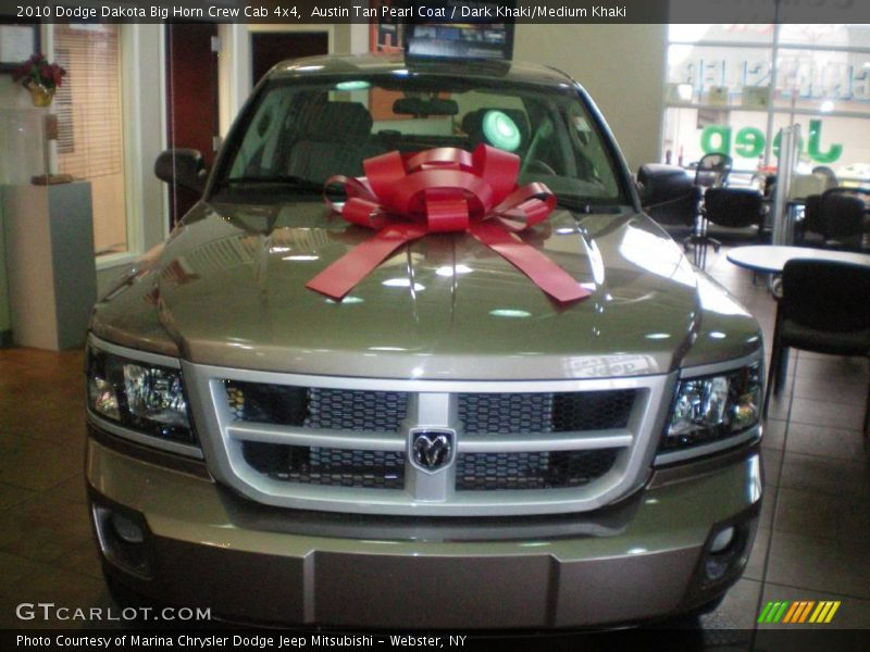 Austin Tan Pearl Coat / Dark Khaki/Medium Khaki 2010 Dodge Dakota Big Horn Crew Cab 4x4