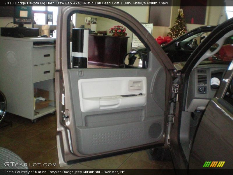 Austin Tan Pearl Coat / Dark Khaki/Medium Khaki 2010 Dodge Dakota Big Horn Crew Cab 4x4