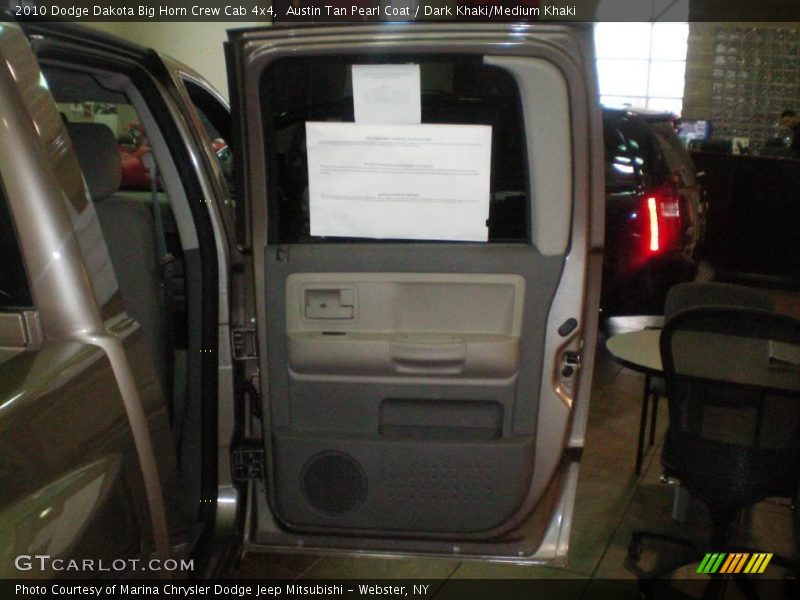 Austin Tan Pearl Coat / Dark Khaki/Medium Khaki 2010 Dodge Dakota Big Horn Crew Cab 4x4