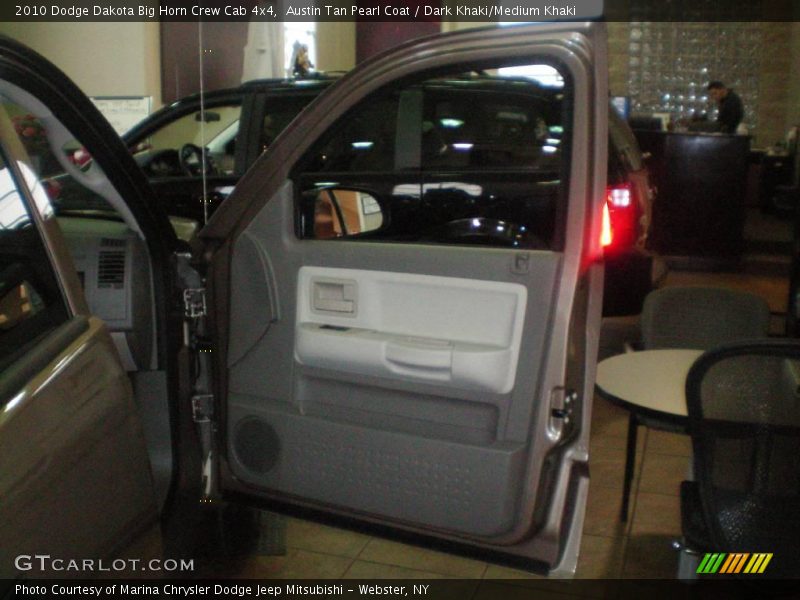Austin Tan Pearl Coat / Dark Khaki/Medium Khaki 2010 Dodge Dakota Big Horn Crew Cab 4x4