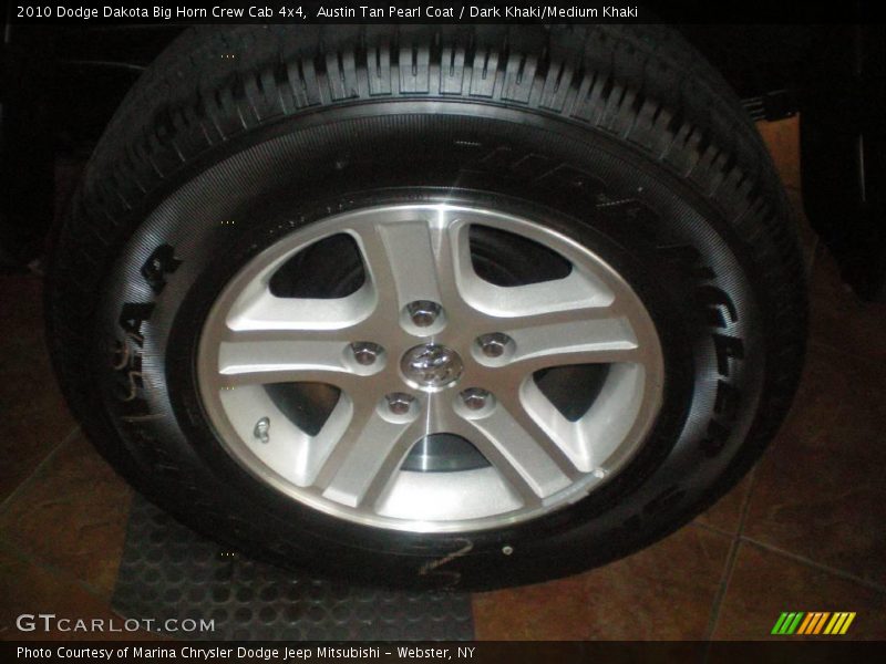 Austin Tan Pearl Coat / Dark Khaki/Medium Khaki 2010 Dodge Dakota Big Horn Crew Cab 4x4