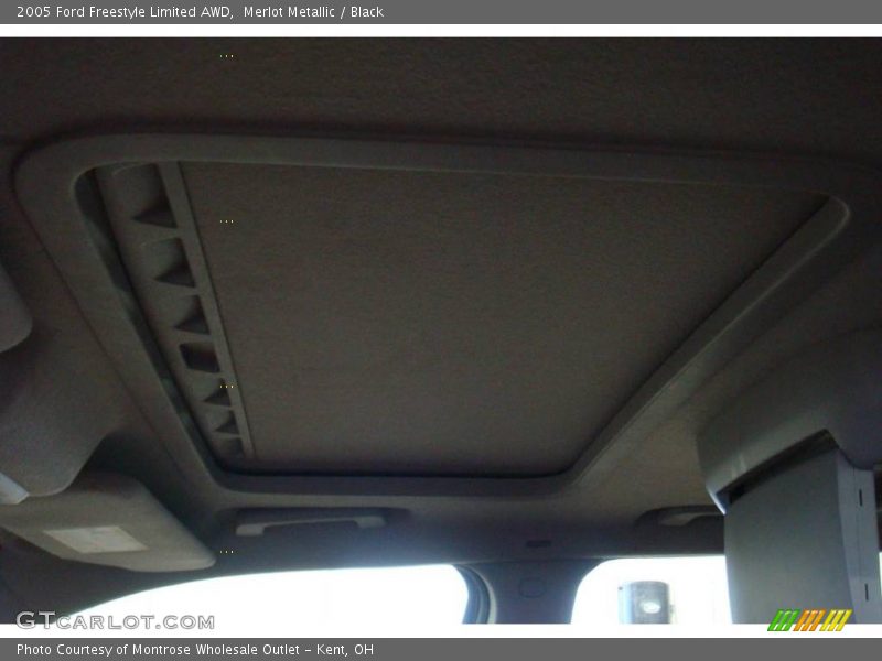 Merlot Metallic / Black 2005 Ford Freestyle Limited AWD