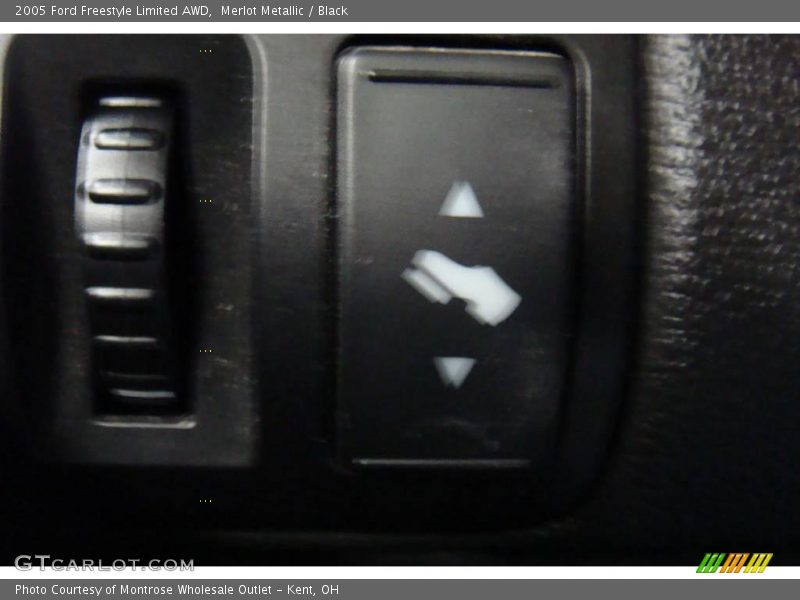 Merlot Metallic / Black 2005 Ford Freestyle Limited AWD