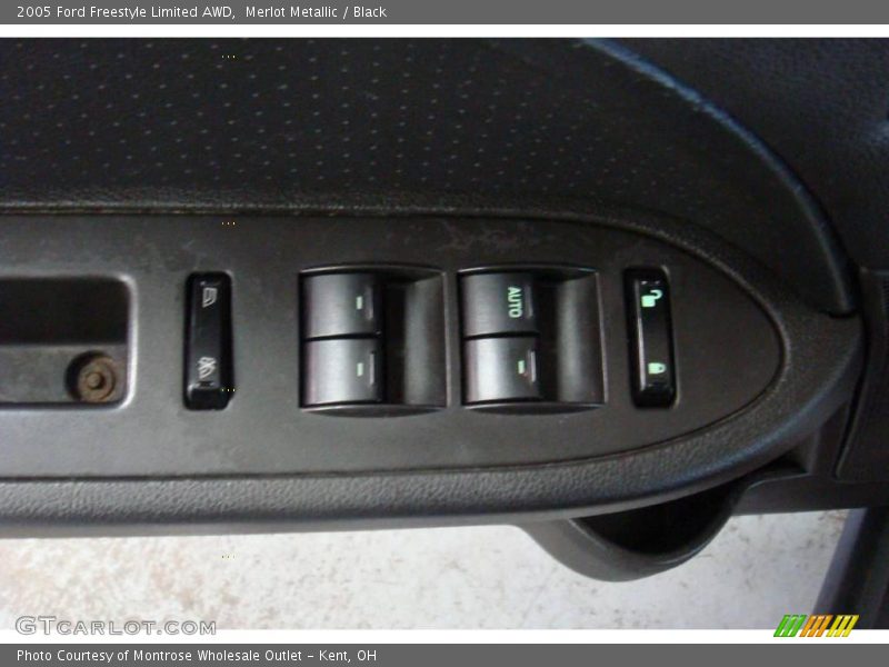 Merlot Metallic / Black 2005 Ford Freestyle Limited AWD