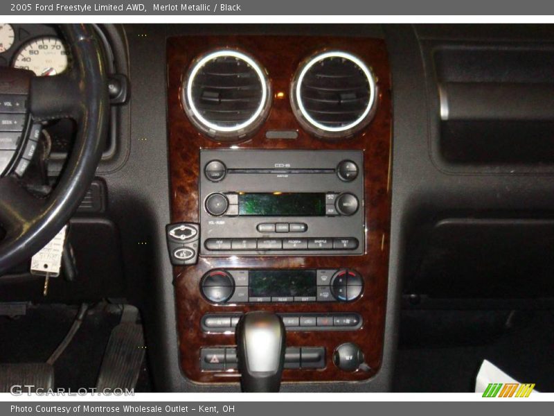 Merlot Metallic / Black 2005 Ford Freestyle Limited AWD