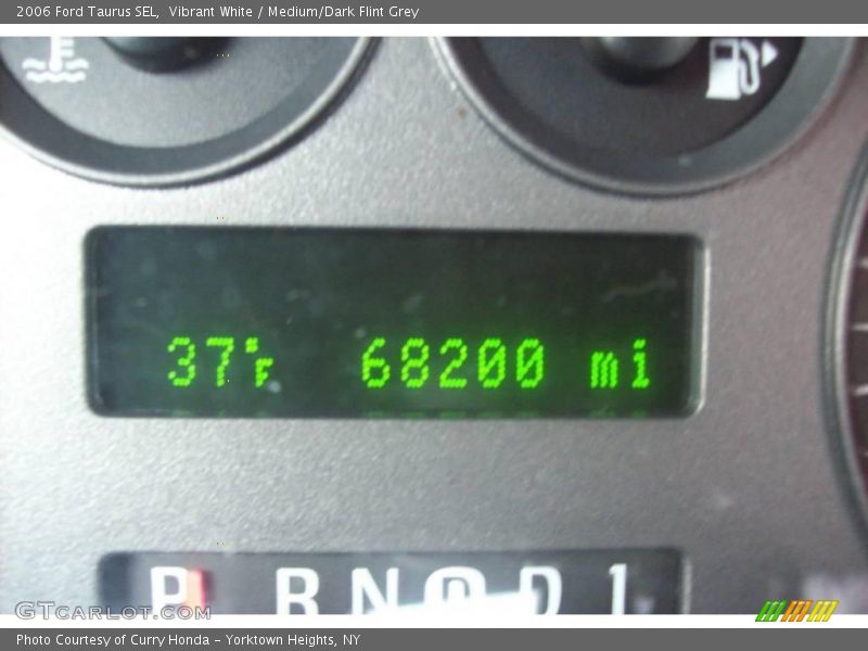 Vibrant White / Medium/Dark Flint Grey 2006 Ford Taurus SEL