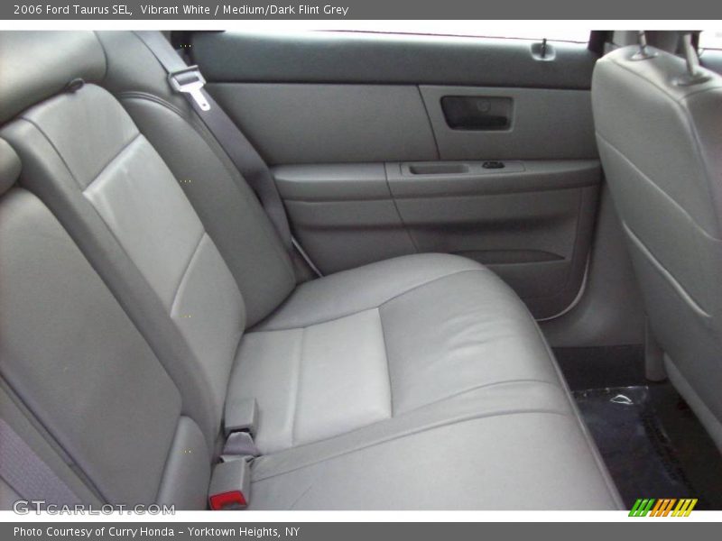Vibrant White / Medium/Dark Flint Grey 2006 Ford Taurus SEL