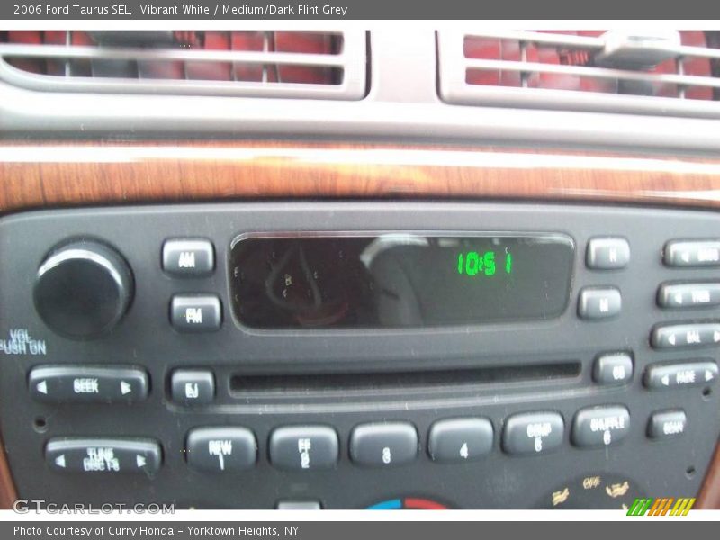 Vibrant White / Medium/Dark Flint Grey 2006 Ford Taurus SEL