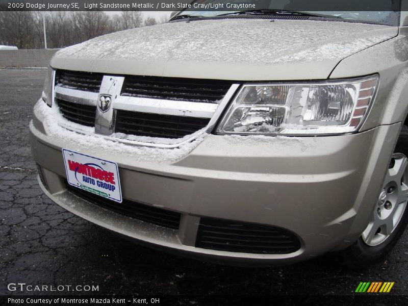Light Sandstone Metallic / Dark Slate Gray/Light Graystone 2009 Dodge Journey SE
