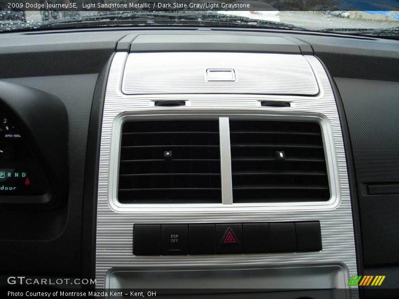 Light Sandstone Metallic / Dark Slate Gray/Light Graystone 2009 Dodge Journey SE