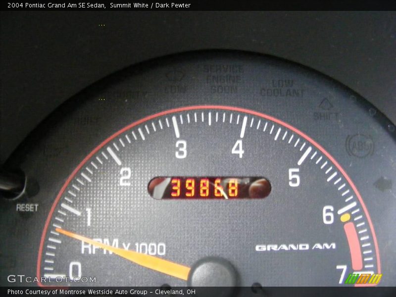 Summit White / Dark Pewter 2004 Pontiac Grand Am SE Sedan