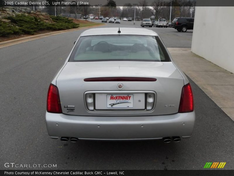 Light Platinum / Shale 2005 Cadillac DeVille DTS