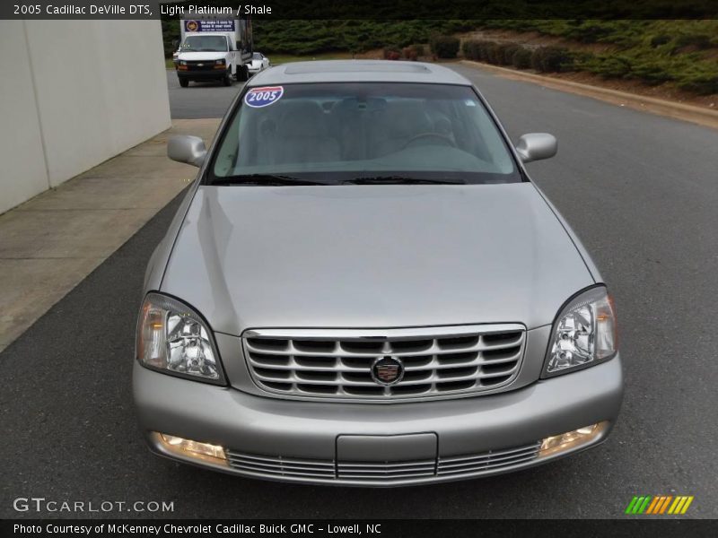 Light Platinum / Shale 2005 Cadillac DeVille DTS