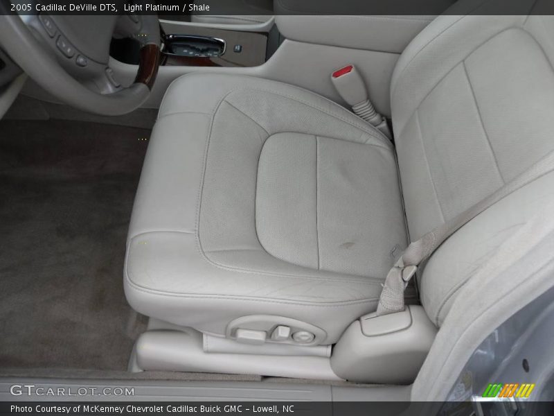 Light Platinum / Shale 2005 Cadillac DeVille DTS