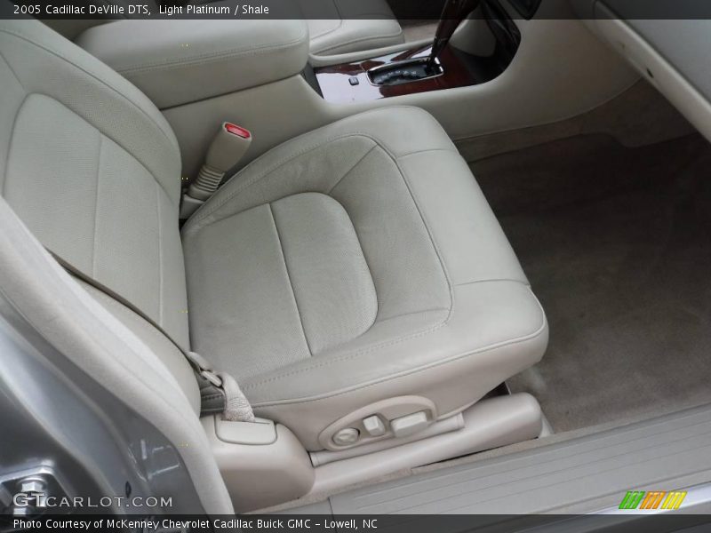 Light Platinum / Shale 2005 Cadillac DeVille DTS