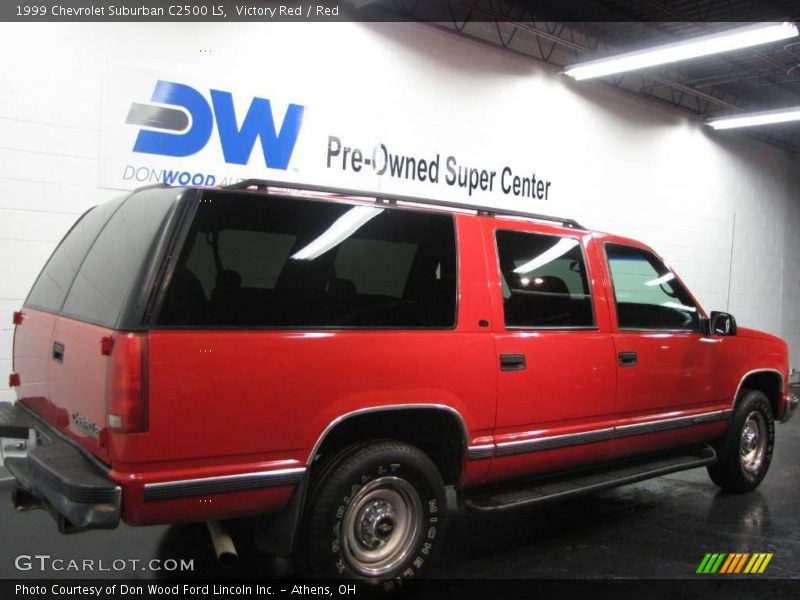 Victory Red / Red 1999 Chevrolet Suburban C2500 LS