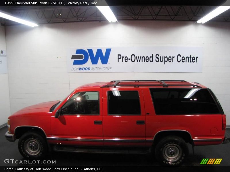 Victory Red / Red 1999 Chevrolet Suburban C2500 LS