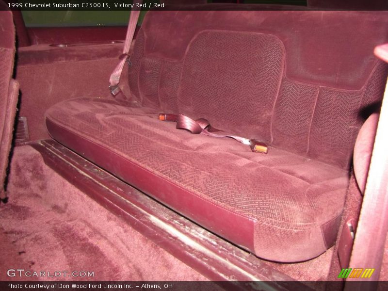 Victory Red / Red 1999 Chevrolet Suburban C2500 LS