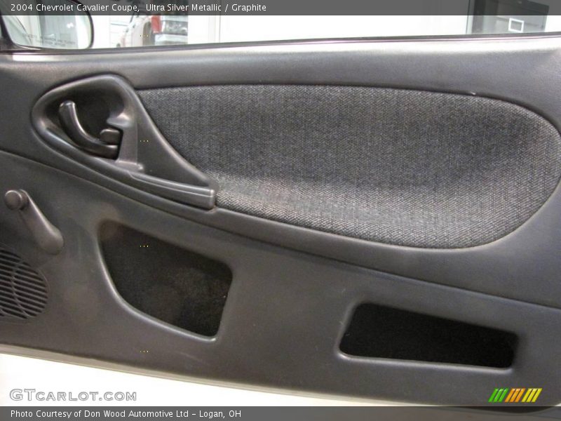 Ultra Silver Metallic / Graphite 2004 Chevrolet Cavalier Coupe