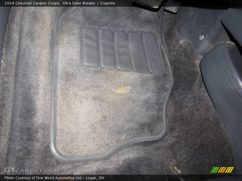 Ultra Silver Metallic / Graphite 2004 Chevrolet Cavalier Coupe