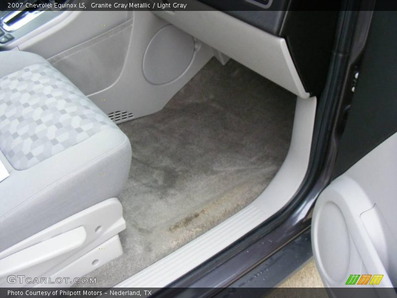 Granite Gray Metallic / Light Gray 2007 Chevrolet Equinox LS